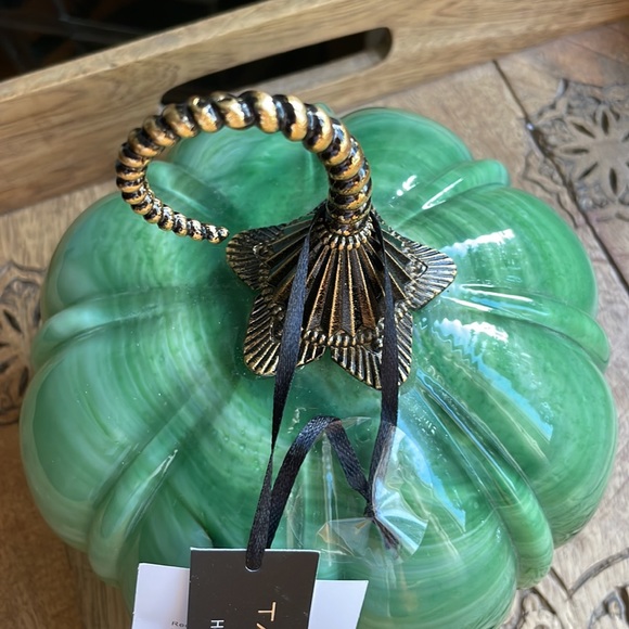 🍁HP🍁Gorgeous green Handblown Glass Pumpkin Decor ✨ NWT ✨ - Picture 8 of 13